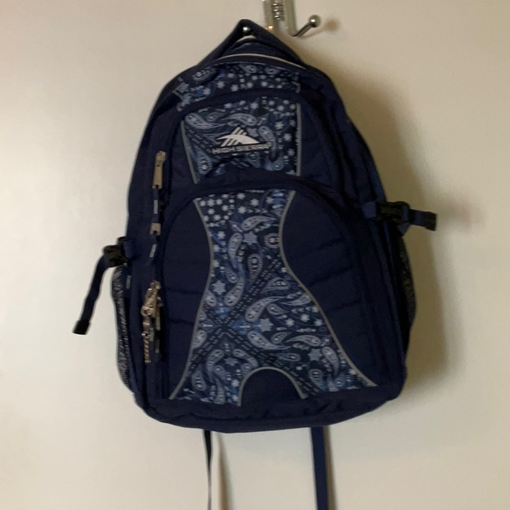 High Sierra Backpack, great condition, tons of room!